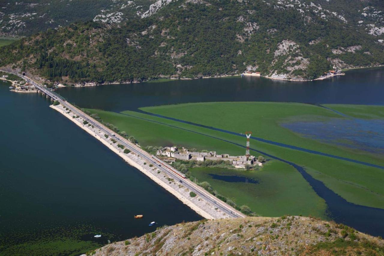 Sunny Balconies Apartments Skadar Lake เวียร์ปาซาร์ ภายนอก รูปภาพ