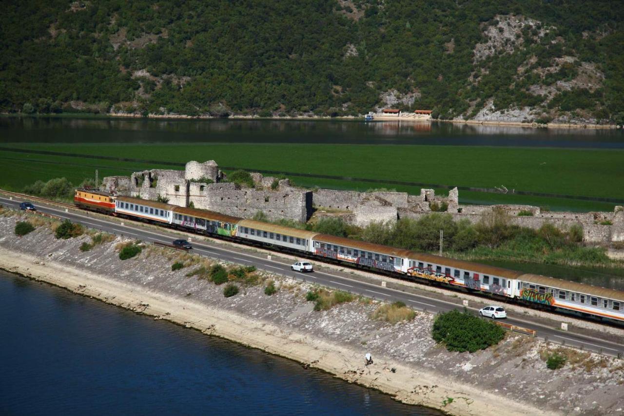 Sunny Balconies Apartments Skadar Lake เวียร์ปาซาร์ ภายนอก รูปภาพ