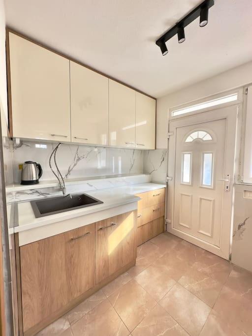 Sunny Balconies Apartments Skadar Lake เวียร์ปาซาร์ ภายนอก รูปภาพ