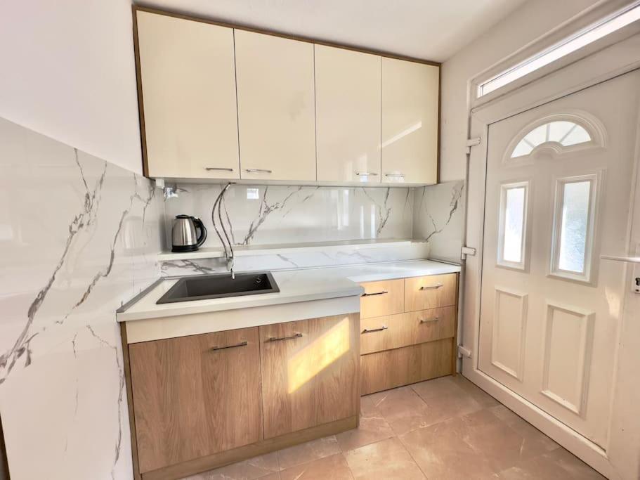 Sunny Balconies Apartments Skadar Lake เวียร์ปาซาร์ ภายนอก รูปภาพ